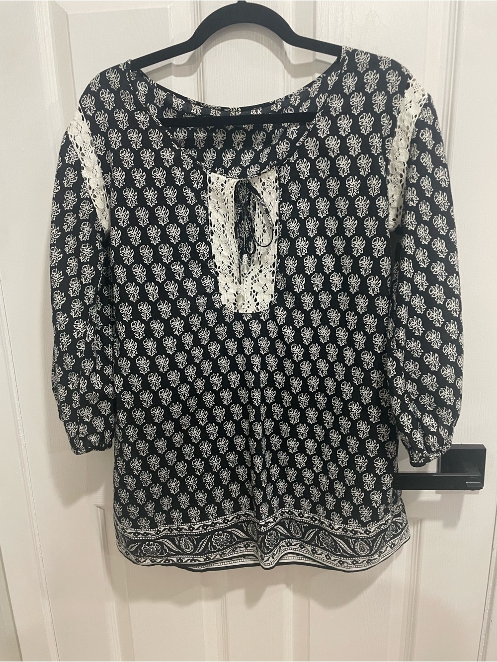 Calypso printed tunic size small black and white bohemian
